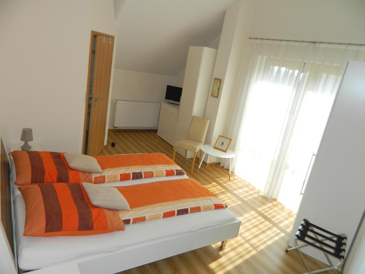 Gaestehaus Borniger Gau-Weinheim Bagian luar foto