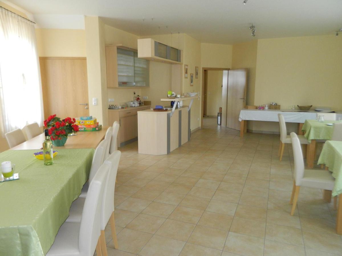 Gaestehaus Borniger Gau-Weinheim Bagian luar foto